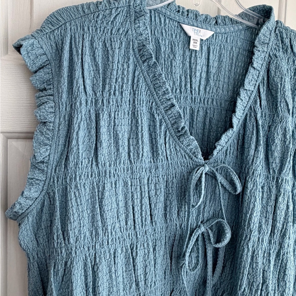 Textured Tie Front Sleeveless Blouse with Ruffled Trim NWT Size XXXL 22 3X - Picture 4 of 10